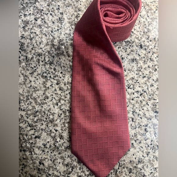 Brooks Brother’s Salmon Color Men's Tie - Picture 1 of 2